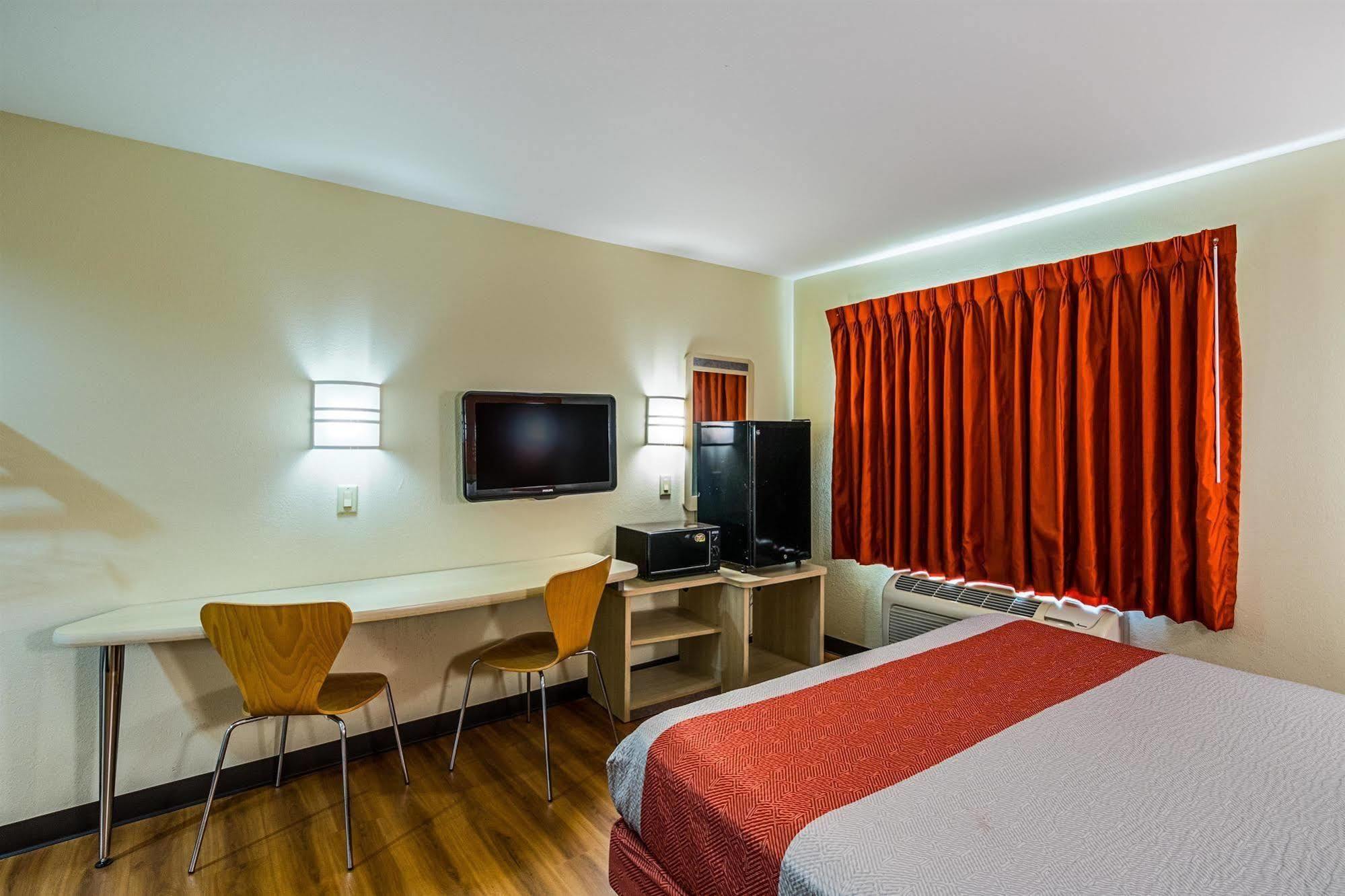 Motel 6-Urbana, IL Champaign Bagian luar foto