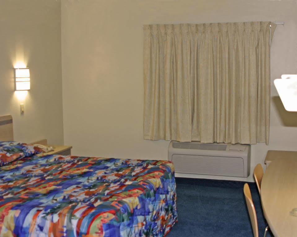 Motel 6-Urbana, IL Champaign Bagian luar foto